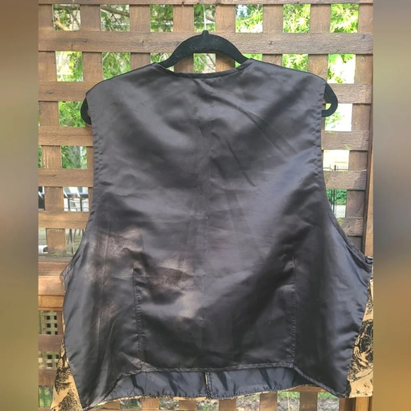 Velvet Lion Vest - Picture 5 of 5